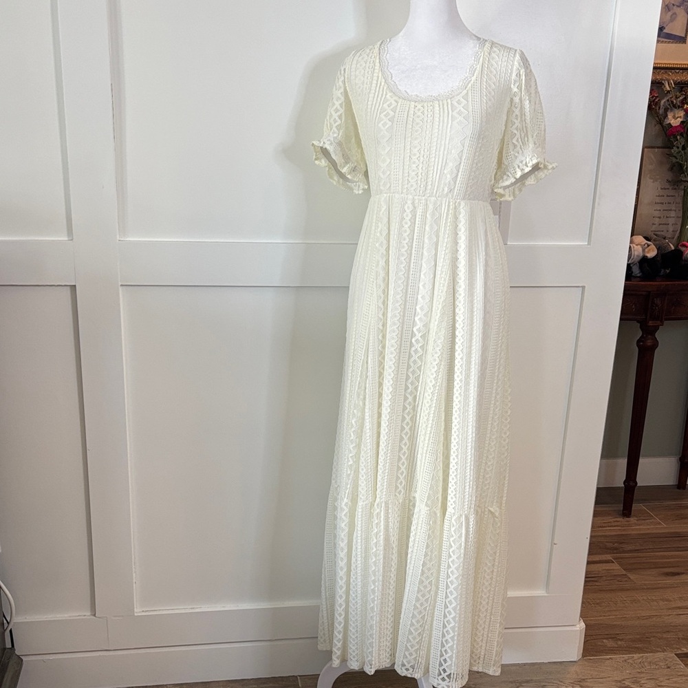 Torrid Cream Lace Maxi Dress in size 00/M-L new with tags - Picture 2 of 7